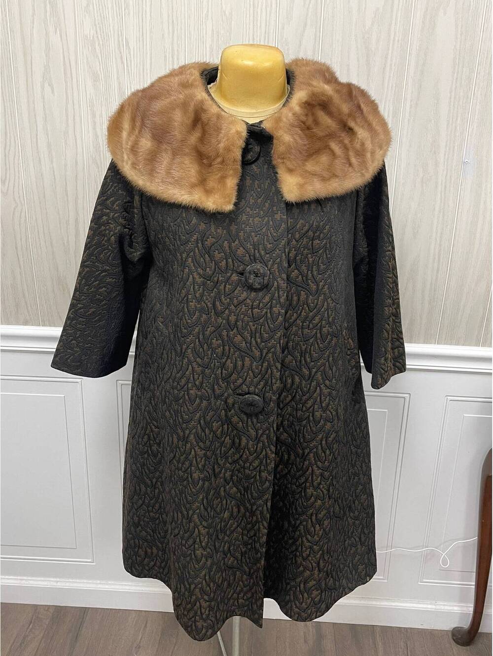 Vintage 1950’s Baroque Tapestry Coat With Mink Fur Collar Women’s 16